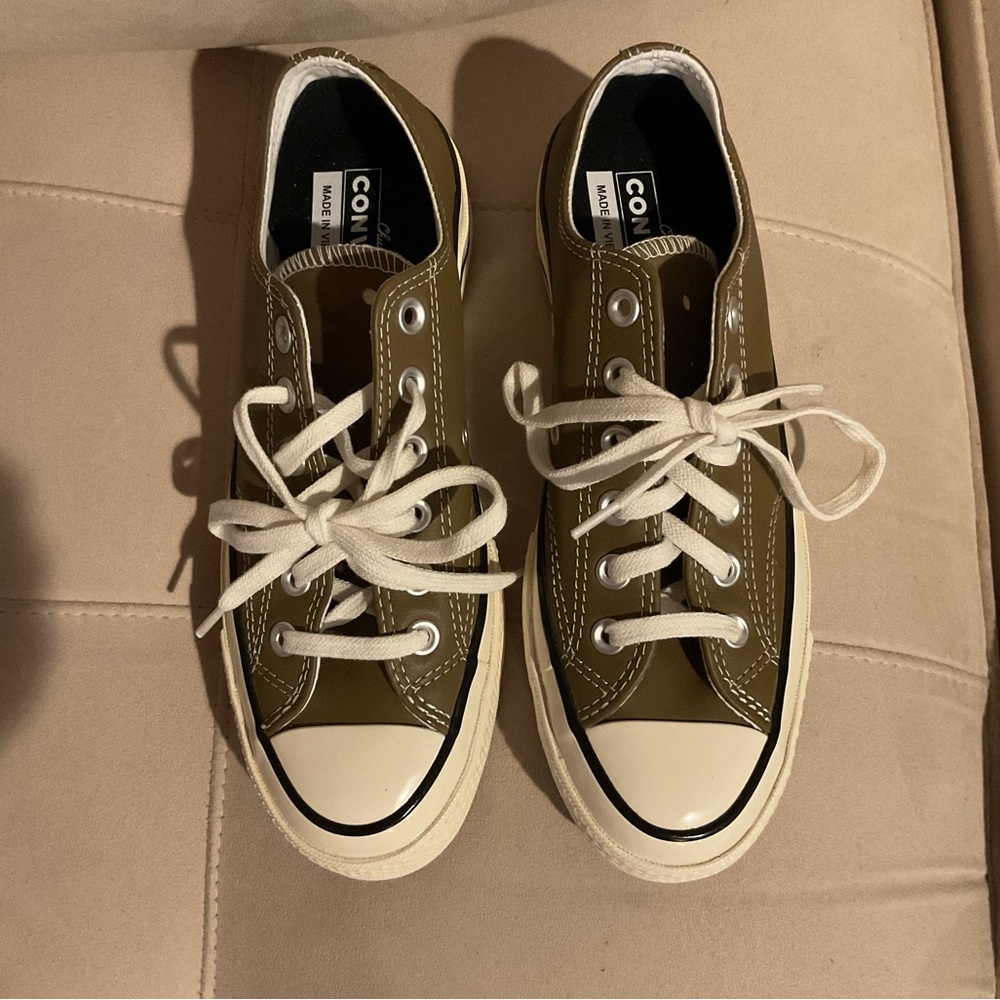 “NWOT” Converse Leather Chuck Taylor 70 Dune Scape Sneakers